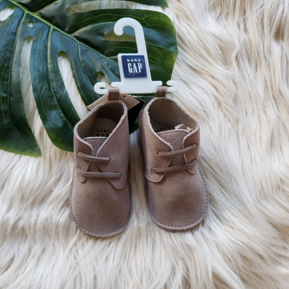 NWT Baby Gap 6-12 Months Suede Leather Baby Booties